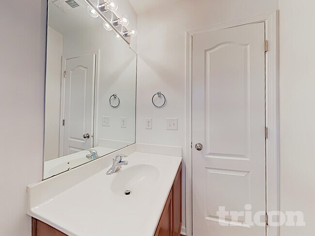Building Photo - 572 Gentle Breeze Ln