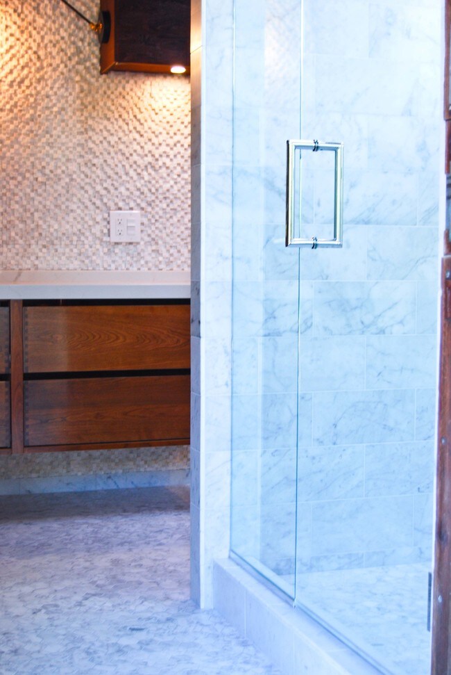 Building Photo - 341 Harbor View Ave