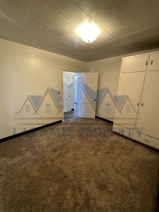 Building Photo - 1 bedroom apartment near UW