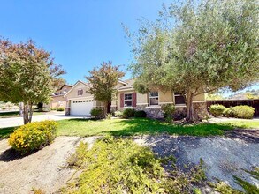 Building Photo - Blackmore Ranch Cul-de-Sac Home w/ Loft, 3-Car Tandem Garage & RV Parking