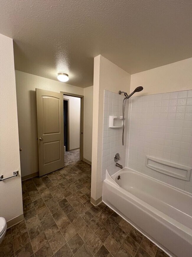 Building Photo - South Hill 3 bedroom house