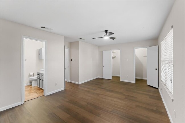 Building Photo - 903 E Logan St