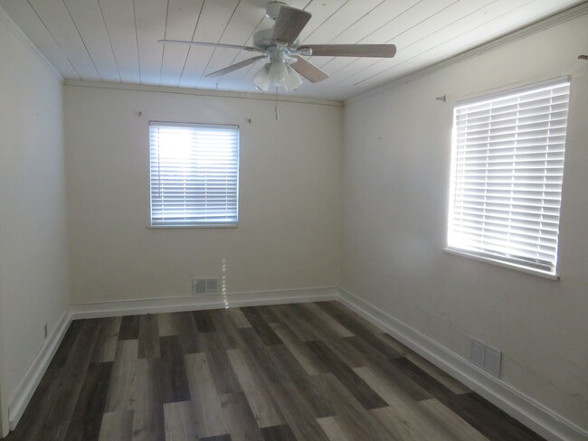 Building Photo - Colonial Heights Virginia