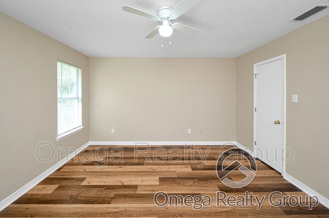 Building Photo - 3020 Barlett Dr