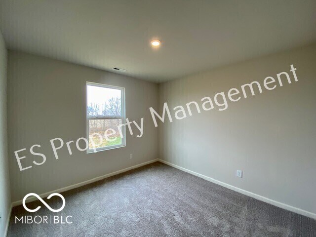 Building Photo - 2608 W Kings Cyn Dr