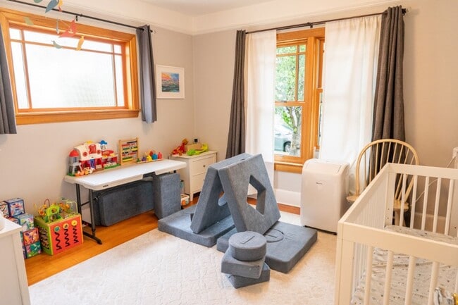 Building Photo - 4Bd/1.5Ba Seattle House