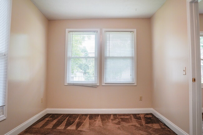 Building Photo - 124 Crain Ave