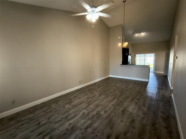 Building Photo - 13 Wood Amber Ln