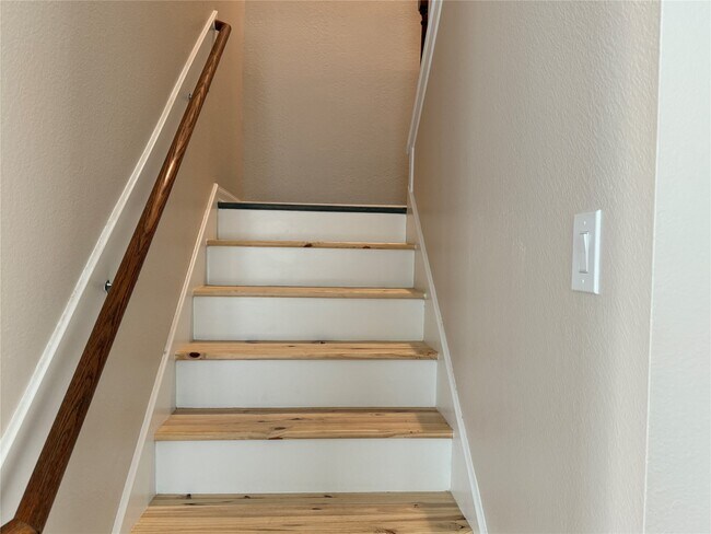 Building Photo - 8147 Barnes Ridge Ln