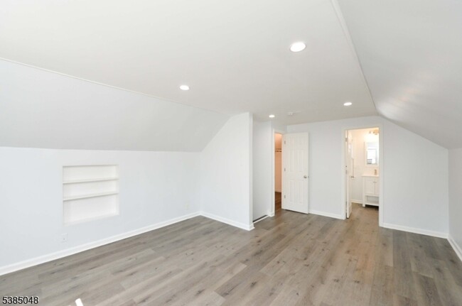 Building Photo - 425 Orchard St