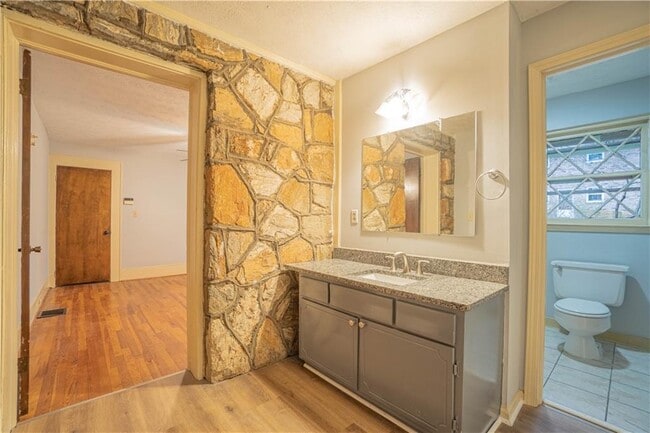 Building Photo - 1865 Oak Grove Rd NE