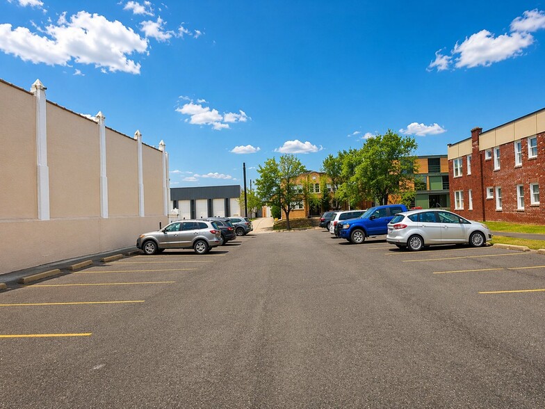 Building Photo - 1901 N Classen Blvd