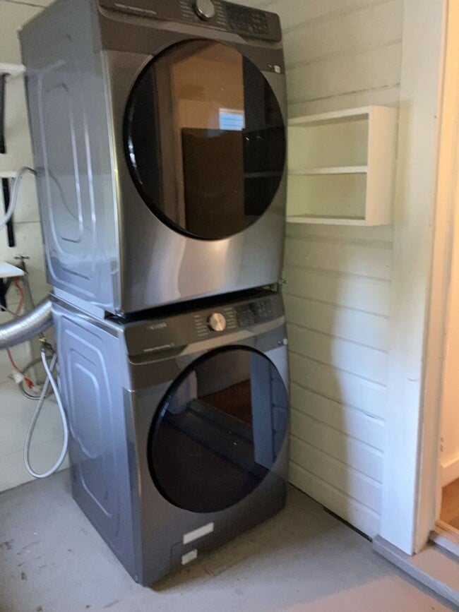 Building Photo - Pre-Lease Today, 5 Bedroom Home!