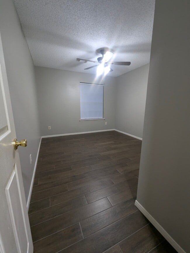 Building Photo - 827 Coral Tree Pl