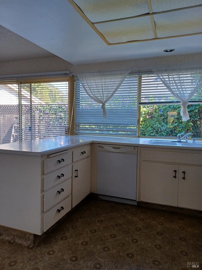 Building Photo - 214 Cottonwood Cir