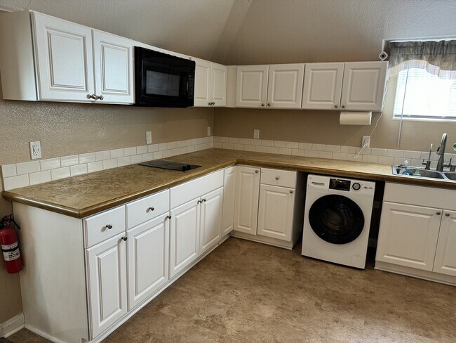 Building Photo - 3476 La Mirada Dr