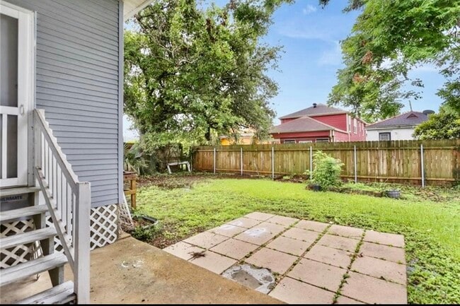 Building Photo - 2424 Lavender St
