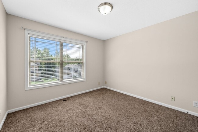 Building Photo - Large home ready for you to call home today!