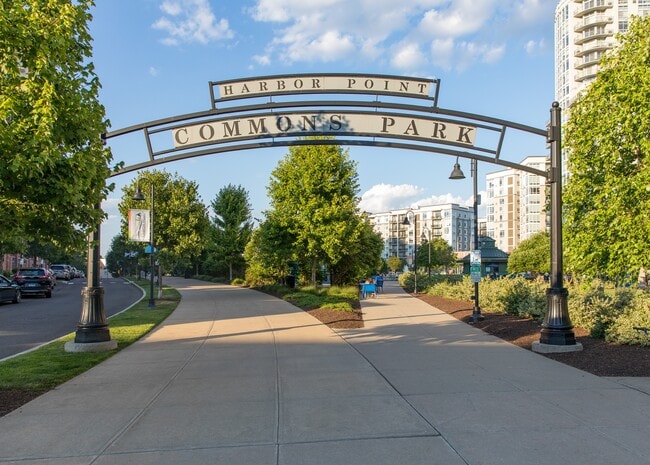 Building Photo - 110 Commons Park N