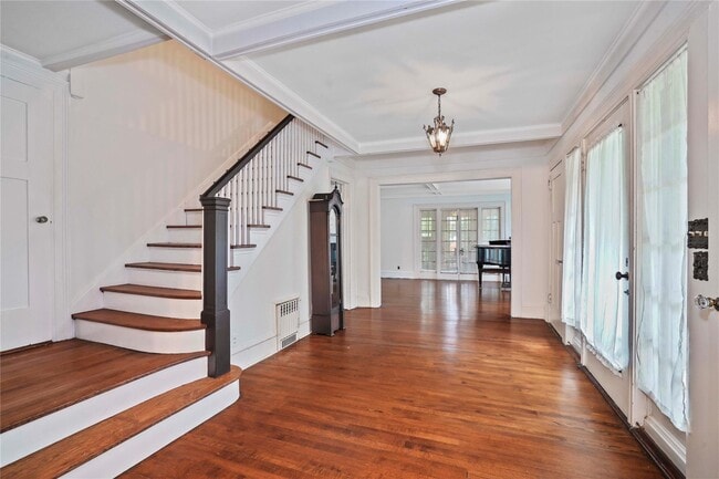 Building Photo - 134 Pelhamdale Ave