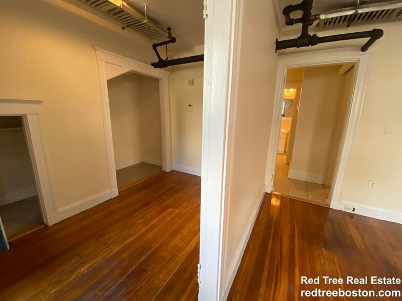 Building Photo - 9 Barrows St