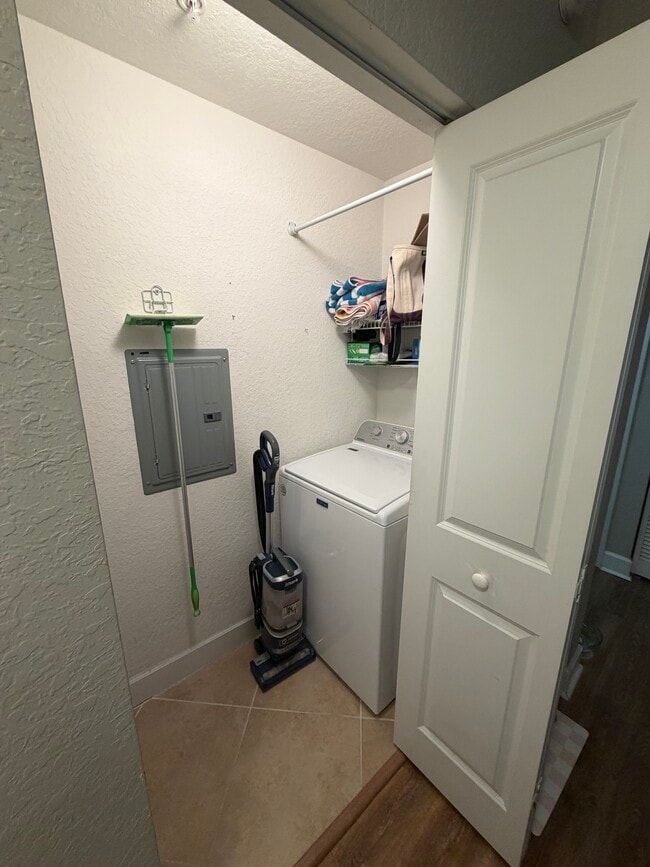 Building Photo - 4202 Renaissance Way