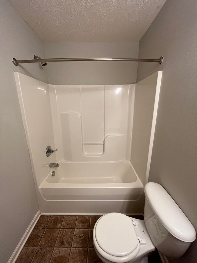 Building Photo - HALF OFF ONE MONTH AT UPPER STONE!