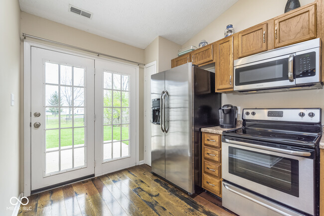 Building Photo - 381 Longview Bend