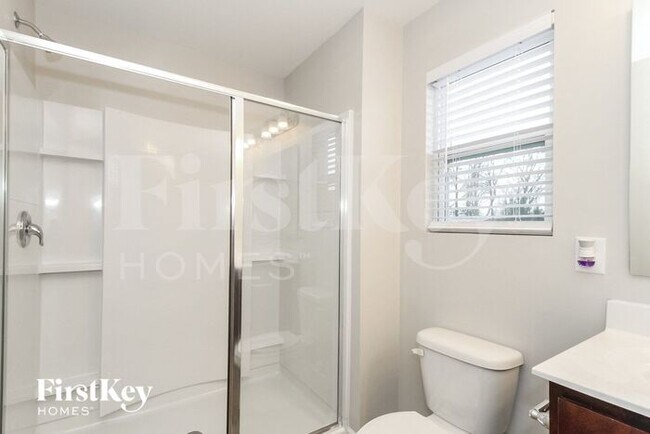 Building Photo - 441 Quick Silver Dr