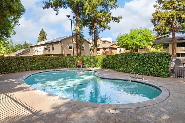 Building Photo - $200 Off First Months Rent! Cozy 3-Bedroom...