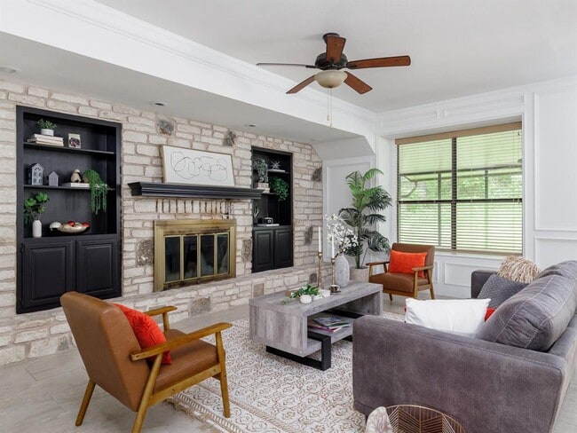 Building Photo - 9305 Rolling Oaks Trail