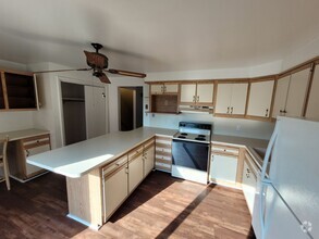 Building Photo - Spacious 2nd floor unit in Parkesburg PA