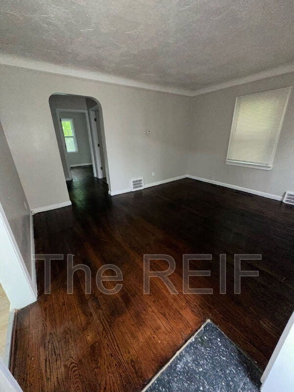 Primary Photo - 15818 Lappin St