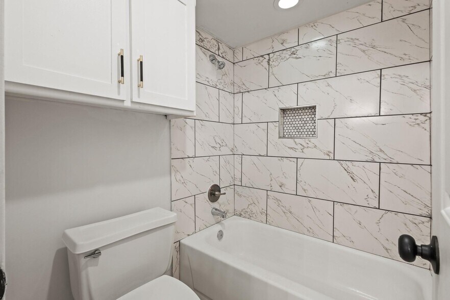 Building Photo - 3948 Camino Dr