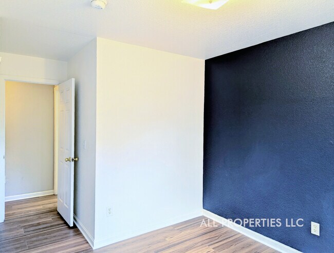Building Photo - 1617 W 39th Ave