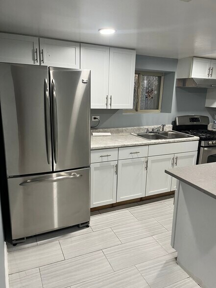 Building Photo - 6222 S Albany Ave