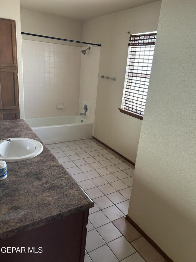 Building Photo - 419 El Camino Dr