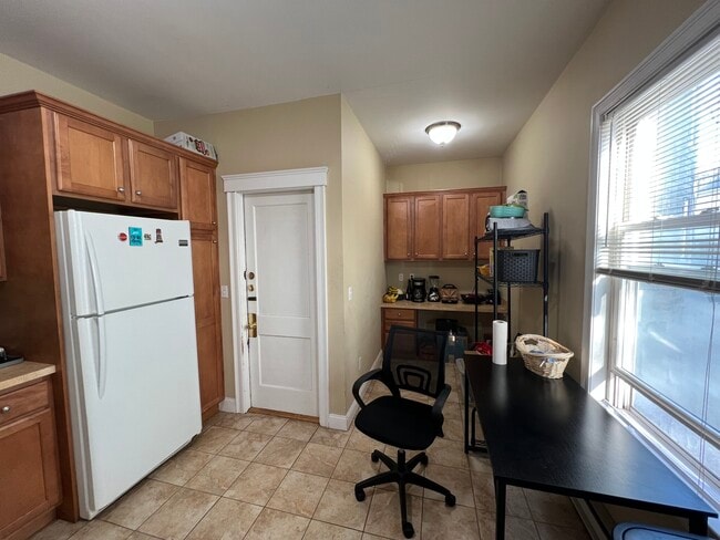 Building Photo - 223 Holland St