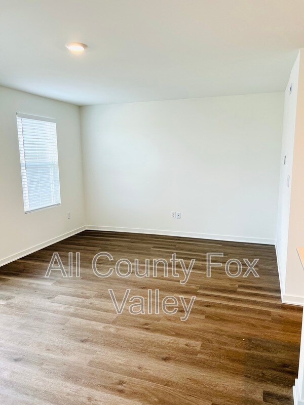 Building Photo - 879 Briar Gln Ct