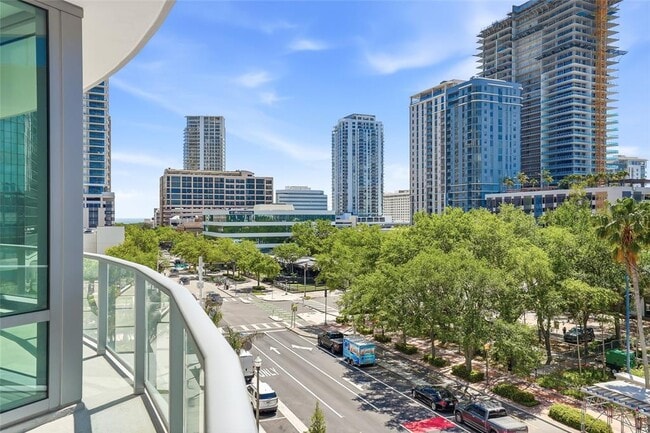 Building Photo - 400 Central Ave