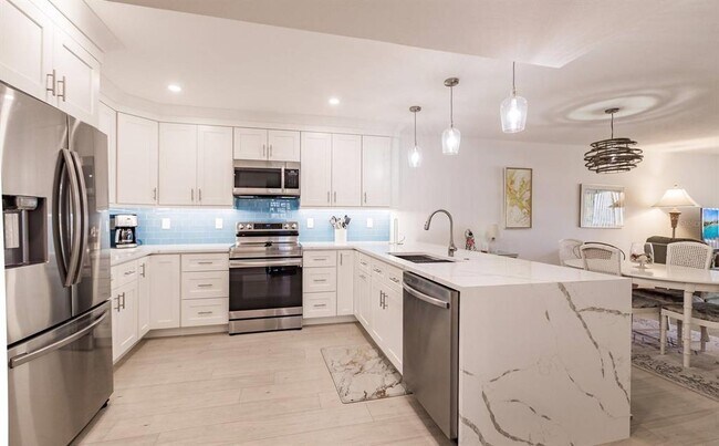 Building Photo - 1055 W Peppertree Dr