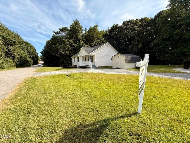 Building Photo - 1000 Meadowgreen Dr