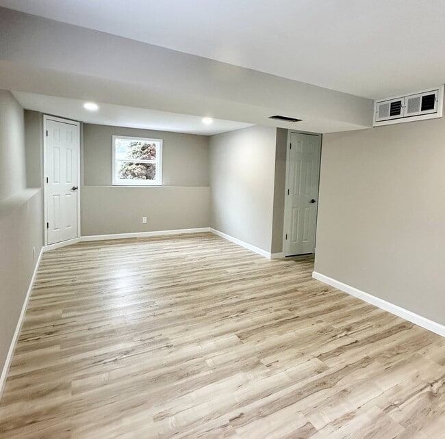 Building Photo - 76 Trottingham Ct