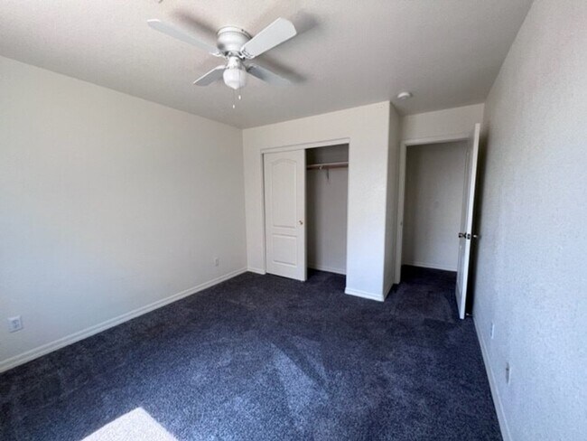 Building Photo - 3 Bedroom 2 bath Home Boat Deep Garage and RV parking Near Safeway