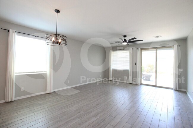 Building Photo - 35733 W Santa Monica Ave