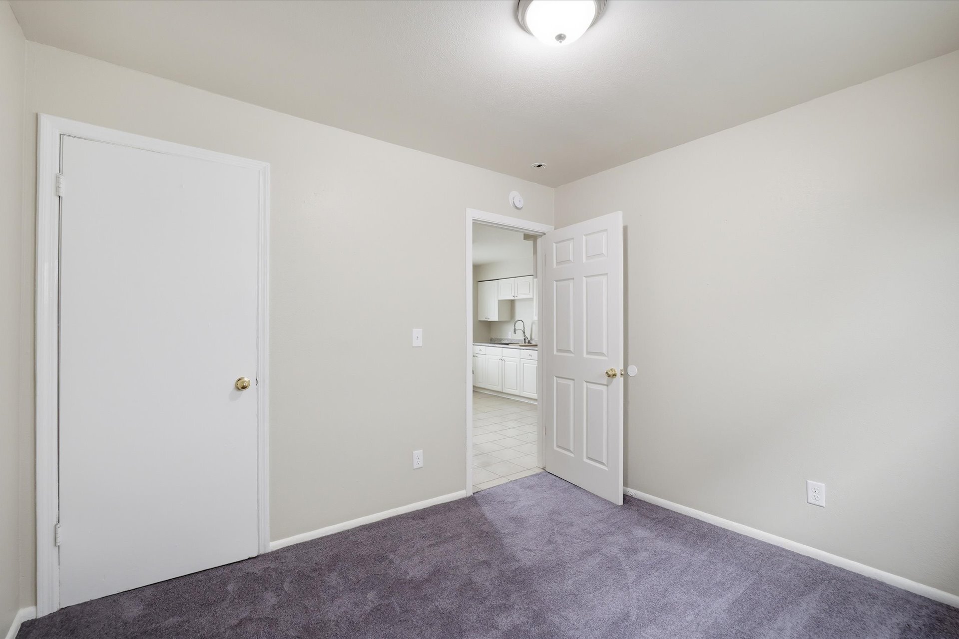 Bedroom 3 - entry - 101 W Meinecke Ave