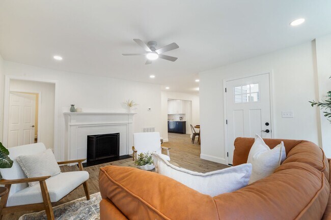 Building Photo - Knoxville 37920 - 3 bedroom 2 bath - call Tiana Winter 865-297-2451
