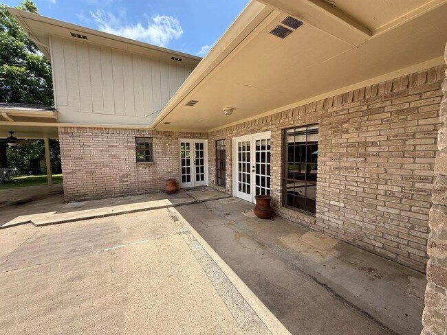 Building Photo - 831 Avenue L
