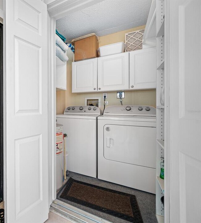 Building Photo - 3400 Cove Cay Dr