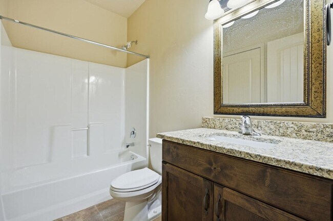 Building Photo - Beautiful Hobble Creek 4 Bed/2 Ba NEW FLOORS & PAINT